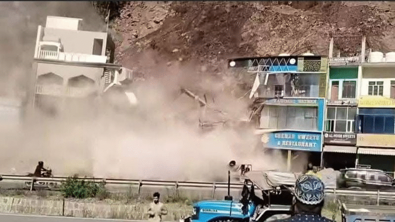 Massive Landslide Hits Udhampur’s Narsoo: Hotel, Shops Damaged Along Jammu-Srinagar Highway