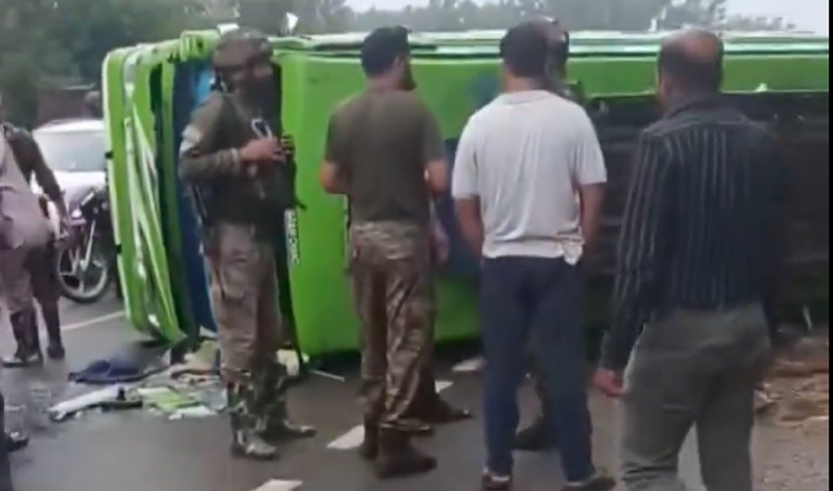 9 Injured as Minibus Overturns Near Muthi Dream City in Jammu