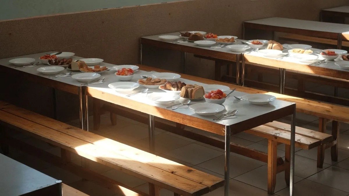 75 Students Fall Ill Due to Suspected Food Poisoning at Surat Boarding School