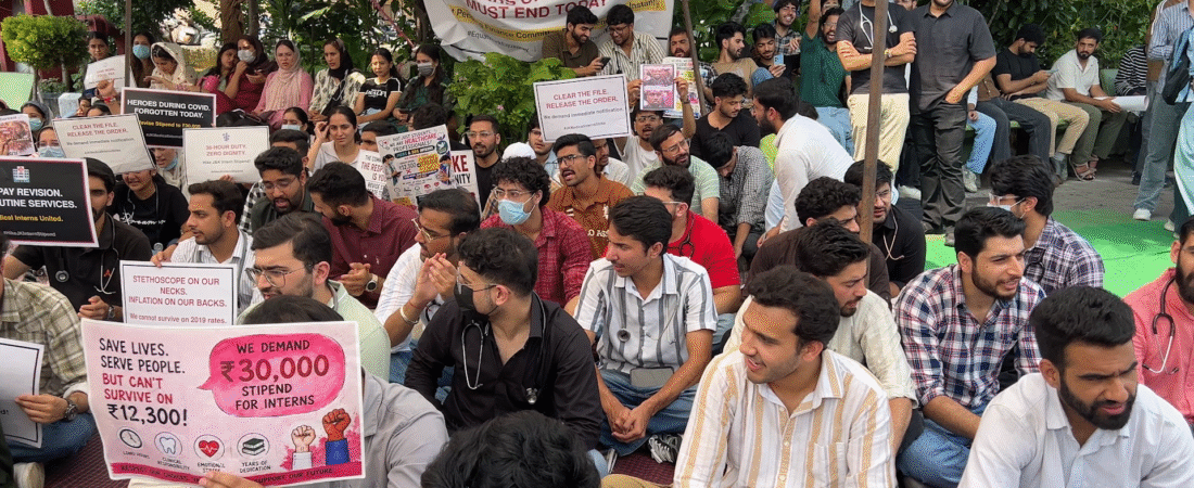 J&K Medical Interns Launch Indefinite Strike Across Jammu Hospitals Over Stagnant Stipend