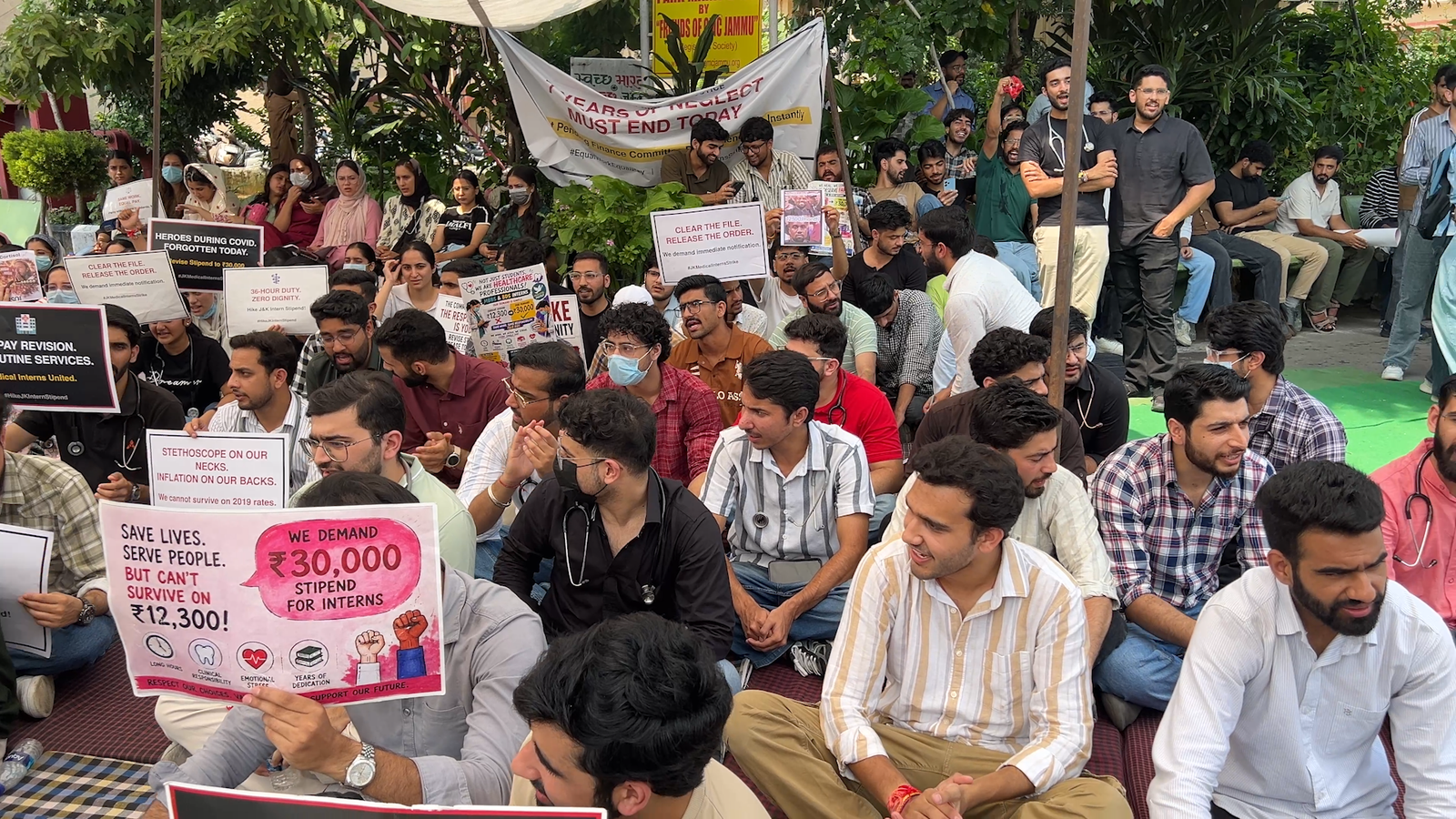 J&K Medical Interns Launch Indefinite Strike Across Jammu Hospitals Over Stagnant Stipend