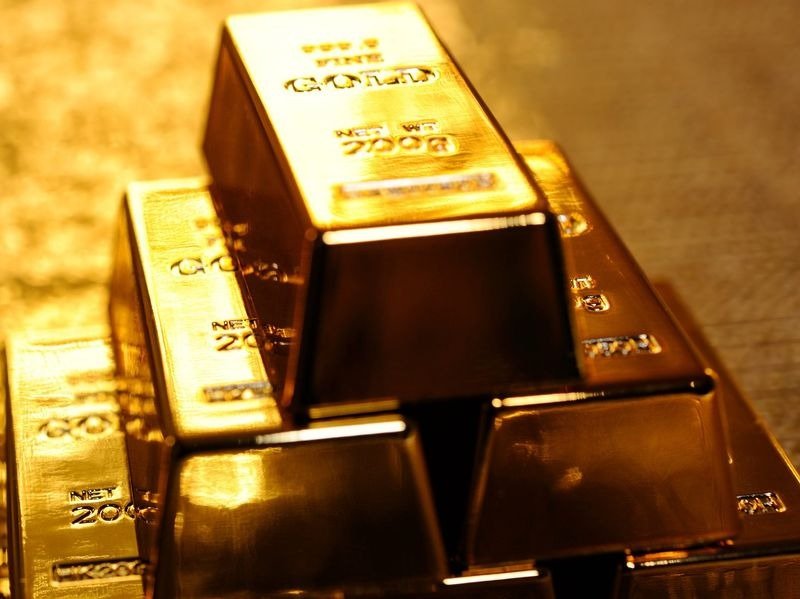 Customs Busts Rs 9 Crore Gold Smuggling Racket at IGI Airport, 8 Held with Silver-Sprayed Chains