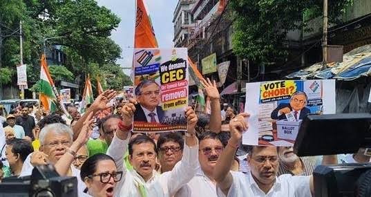 Congress Activists Stage Strong Protests Across J&K, Demand CEC’s Resignation and Arrest