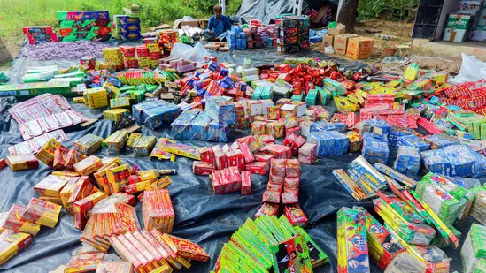 Delhi Police Seize Over 2,100 Kg of Illegal Firecrackers; Three Arrested Ahead of Festive Season