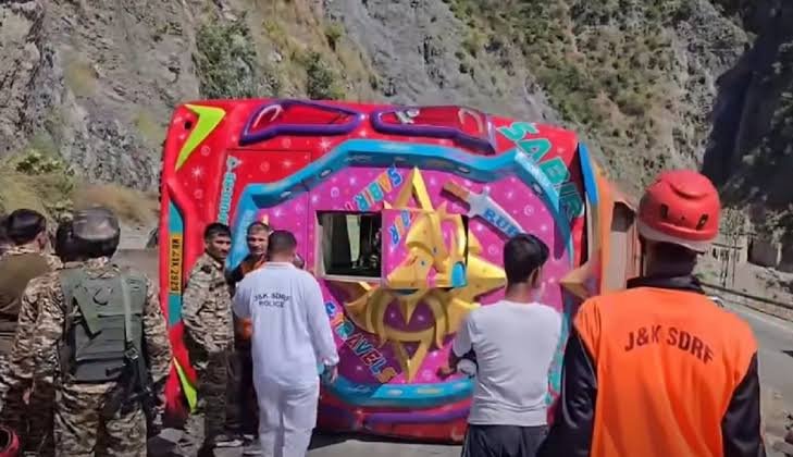 Sleeper Bus Overturns Inside Tunnel on Jammu-Srinagar Highway, Leaving 33 Tourists Injured