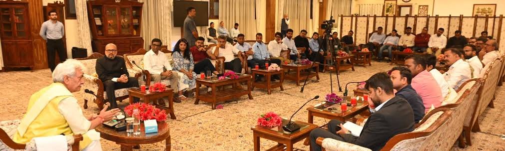LG Manoj Sinha Interacts With Mumbai Media Delegation, Highlights Infrastructure Modernization in J&K